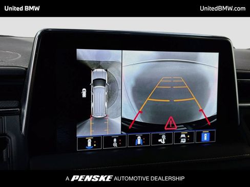 Used 2023 GMC Yukon XL SLT w/ SLT Premium Package AWD/4WD image 9