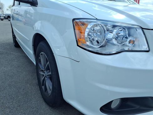 Used 2017 Dodge Grand Caravan SXT FWD image 20