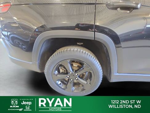 Used 2023 Jeep Grand Cherokee L Laredo AWD/4WD image 21