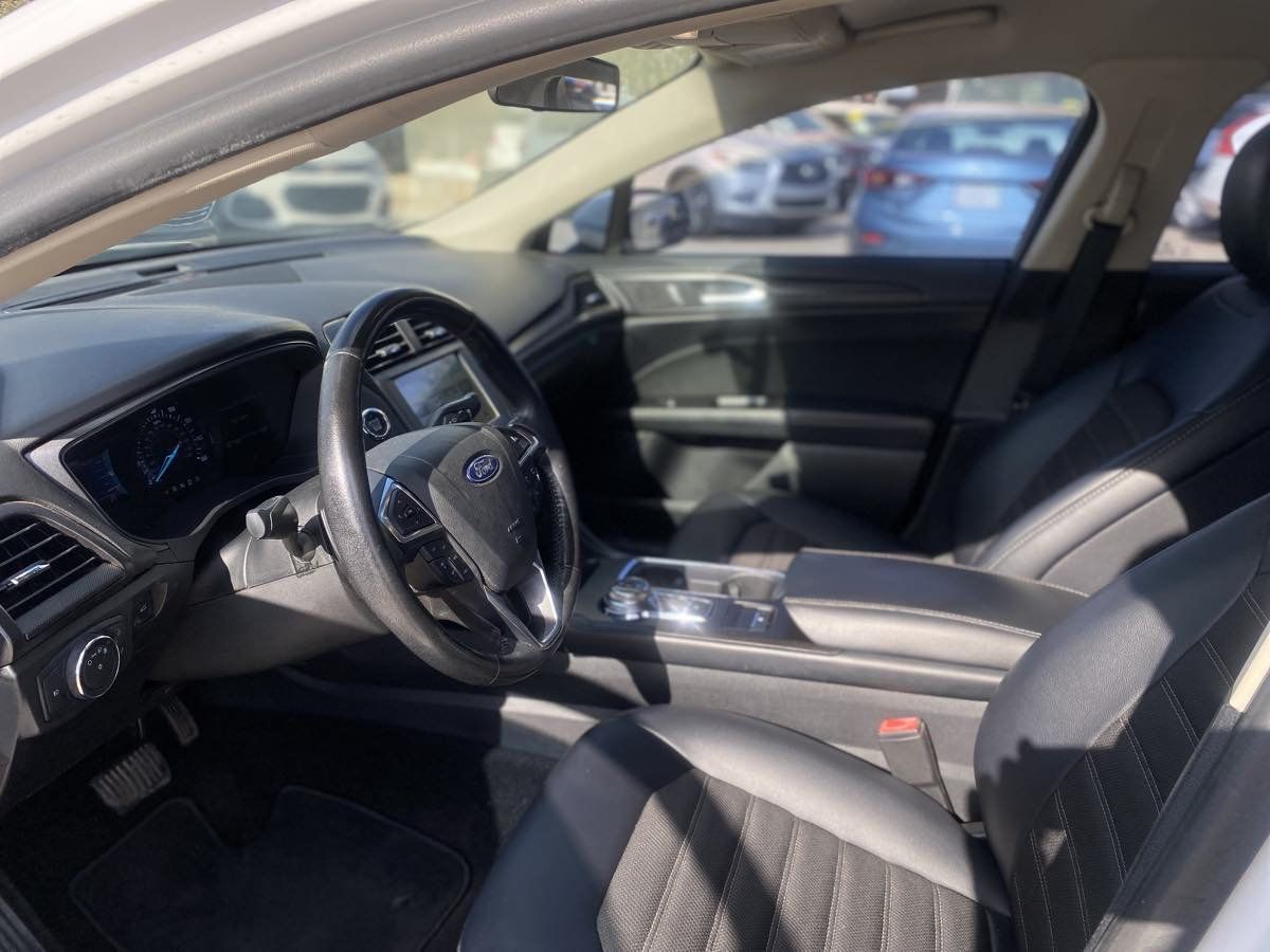 Used 2018 Ford Fusion SE w/ Equipment Group 201A FWD image 8