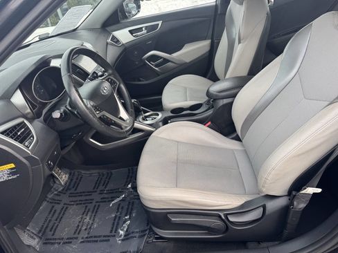 Used 2013 Hyundai Veloster w/ Style Pkg image 27
