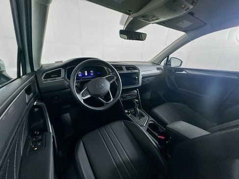 Used 2023 Volkswagen Tiguan SE image 18