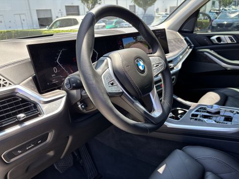 Used 2025 BMW X7 xDrive40i w/ Premium Package AWD/4WD image 16