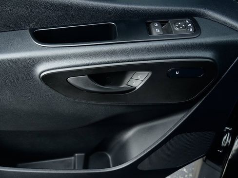 Used 2024 Mercedes-Benz Sprinter 2500 image 20