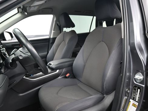 Certified 2022 Toyota Highlander LE image 17