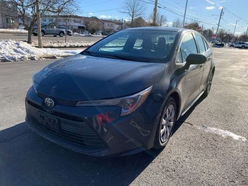 Certified 2025 Toyota Corolla LE image 9