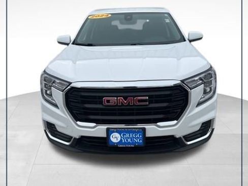 Used 2024 GMC Terrain SLE image 1