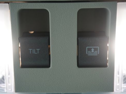 Used 2014 Lincoln MKX FWD w/ Equipment Group 102A image 22