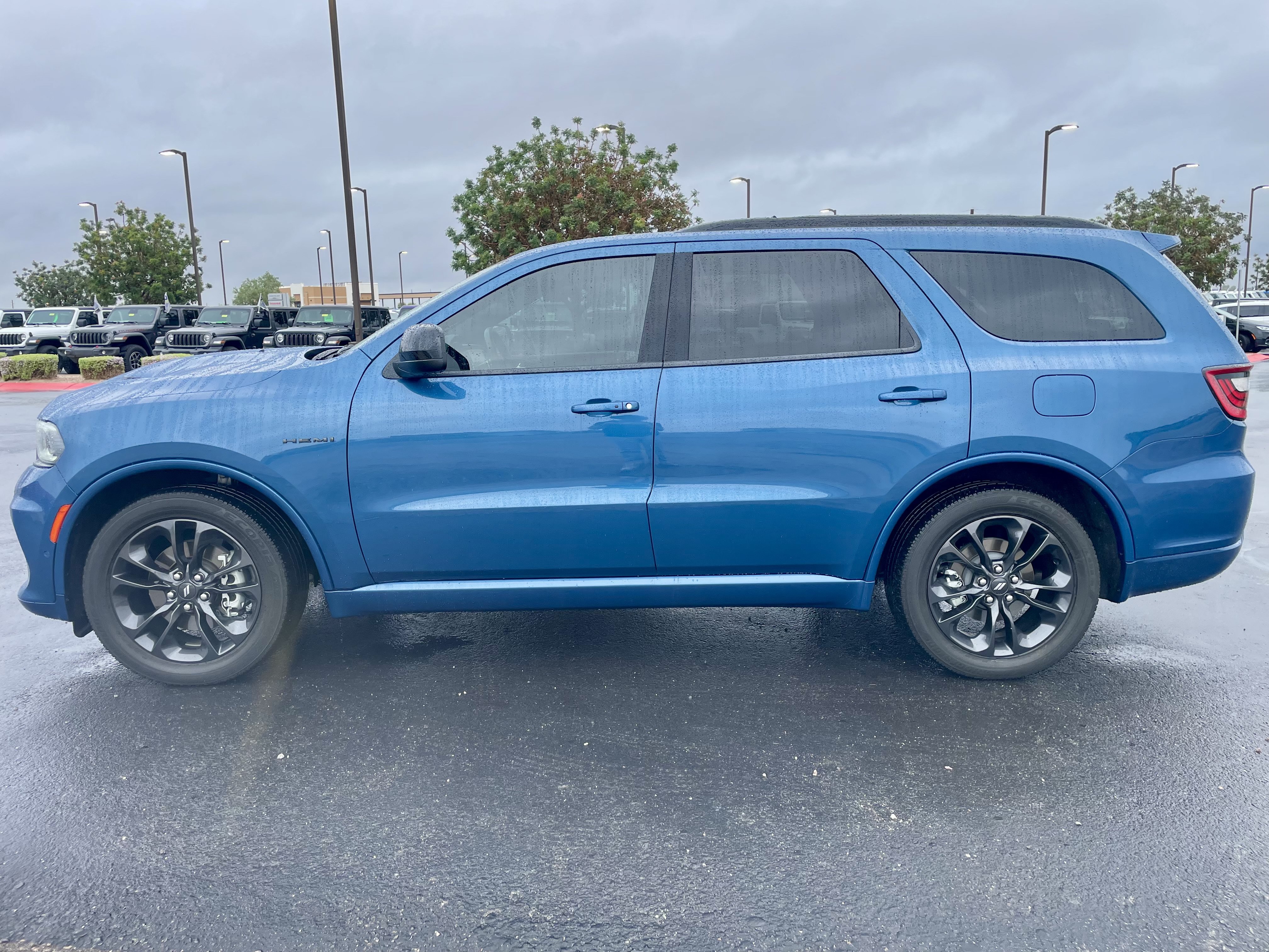 Used 2023 Dodge Durango R/T w/ Blacktop Package AWD/4WD image 2