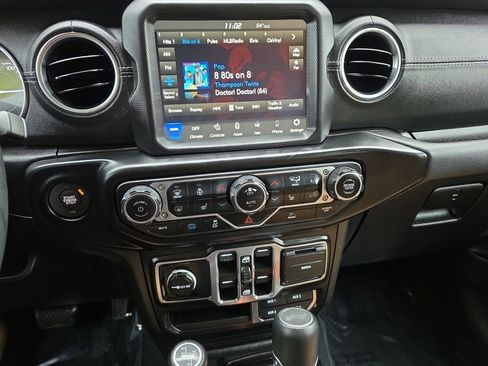 Used 2023 Jeep Wrangler Unlimited Sahara w/ Cold Weather Group AWD/4WD image 11