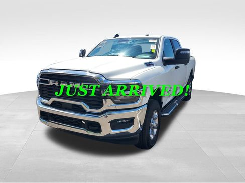 Used 2026 RAM 2500 Big Horn AWD/4WD image 3