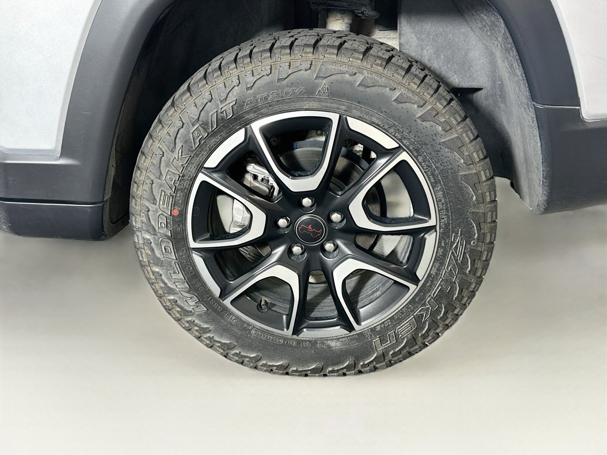 Used 2025 Jeep Compass Trailhawk AWD/4WD image 11