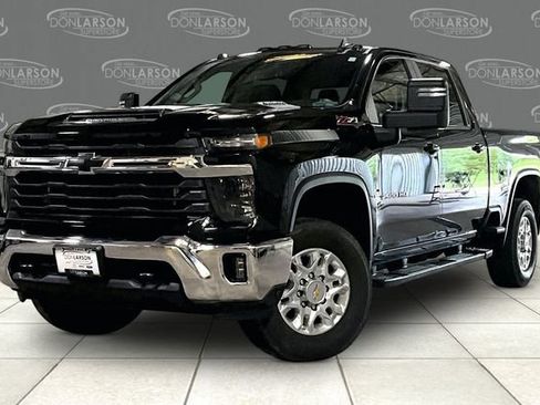 Used 2024 Chevrolet Silverado 2500 LT AWD/4WD image 3
