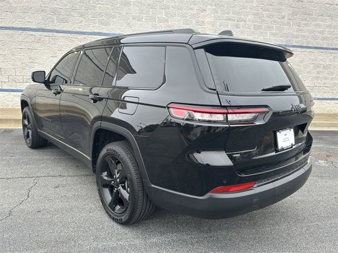 Used 2023 Jeep Grand Cherokee L Laredo image 5