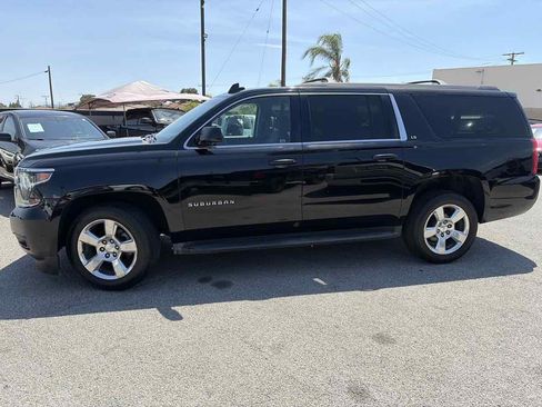 Used 2016 Chevrolet Suburban LS RWD image 2