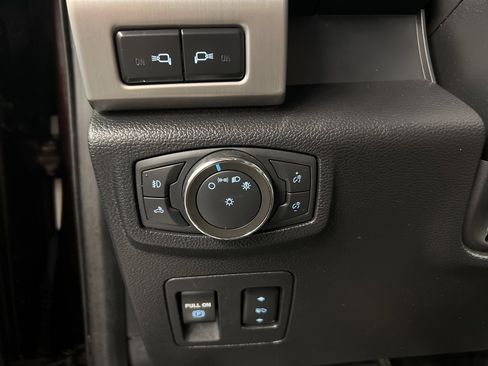 Used 2020 Ford F150 Platinum w/ Equipment Group 701A Luxury image 26