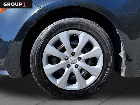 Used 2022 Toyota Corolla LE FWD image 11