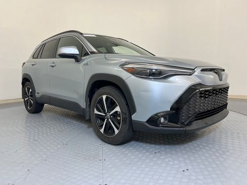 Used 2024 Toyota Corolla Cross XSE image 7