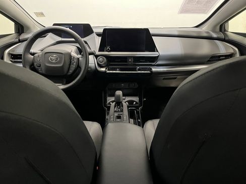 Used 2025 Toyota Prius LE image 17