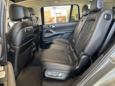 Used 2024 BMW X7 xDrive40i w/ Premium Package image 16