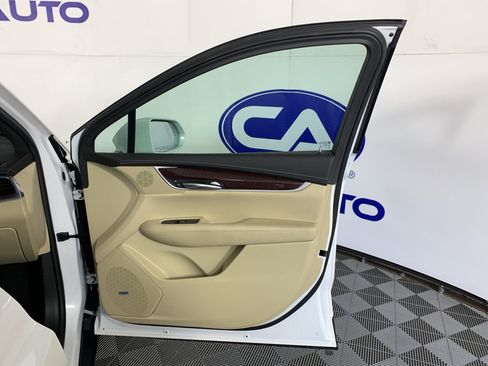 Used 2017 Cadillac XT5 Luxury FWD image 40
