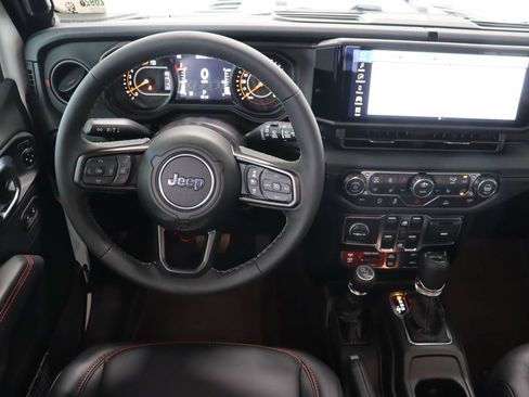 Used 2026 Jeep Wrangler Unlimited Rubicon AWD/4WD image 11