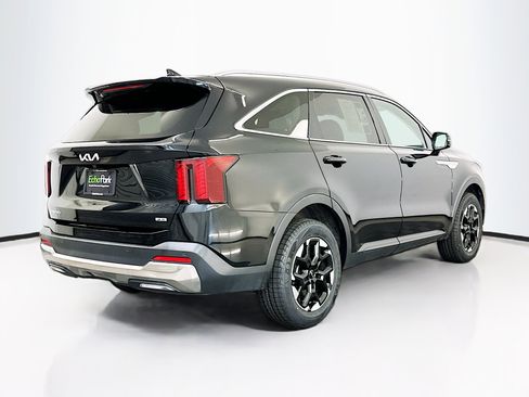 Used 2024 Kia Sorento S image 9