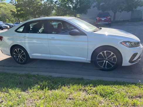 Used 2025 Volkswagen Jetta Sport image 4