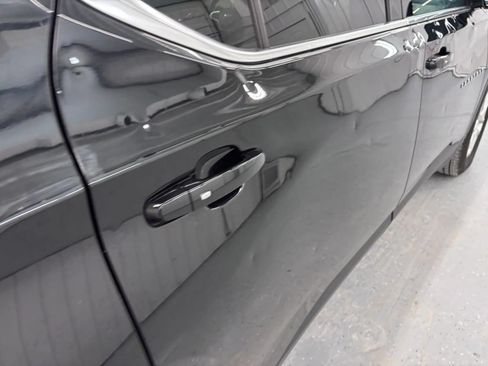 Used 2023 Chevrolet Traverse LS FWD image 24