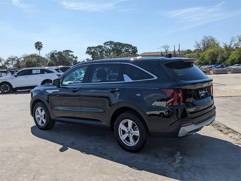 Certified 2025 Kia Sorento LX image 7