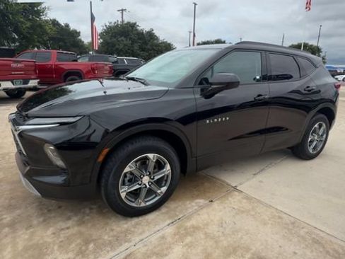 Certified 2024 Chevrolet Blazer LT w/ Convenience Package FWD image 4