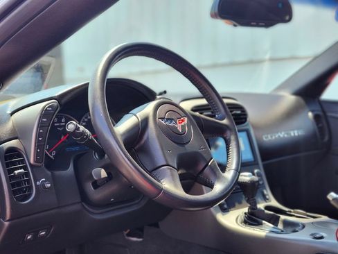 Used 2005 Chevrolet Corvette Coupe w/ Preferred Equipment Group RWD image 12
