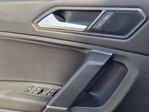 Used 2018 Volkswagen Tiguan SE FWD image 23