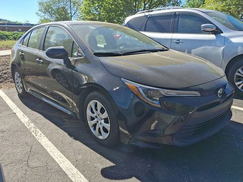 Used 2024 Toyota Corolla LE image 3