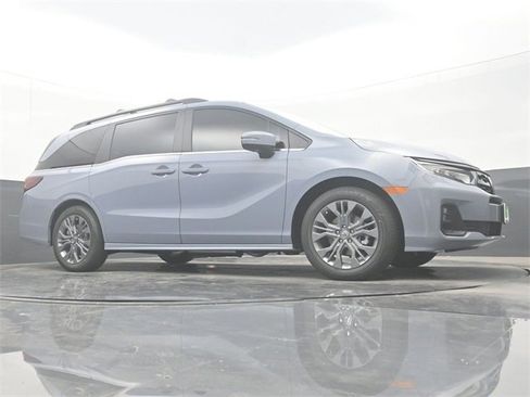 Used 2025 Honda Odyssey Touring image 25
