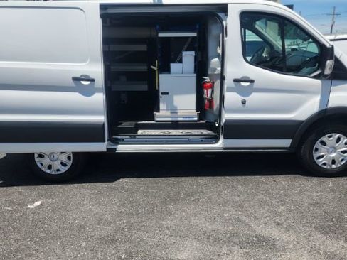Used 2016 Ford Transit 250 130 Low Roof RWD image 6