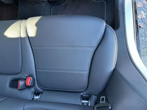 Used 2025 Mercedes-Benz GLC 300 4MATIC image 27