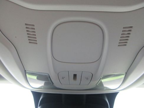 Used 2018 Jeep Renegade Altitude image 31