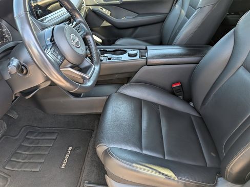 Used 2023 Nissan Rogue SL w/ SL Premium Package image 11