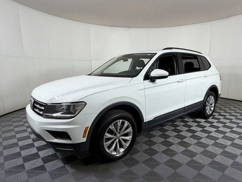 Used 2020 Volkswagen Tiguan S image 2
