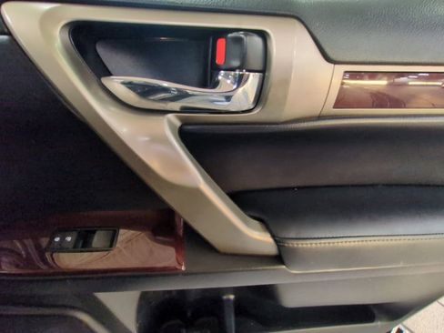 Used 2018 Lexus GX 460 image 25