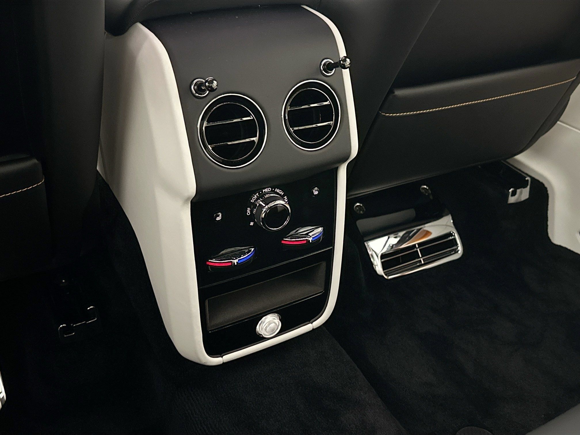 New 2026 Rolls-Royce Cullinan Black Badge AWD/4WD image 25