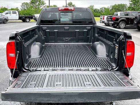 Used 2018 Chevrolet Colorado LT w/ LT Convenience Package RWD image 9