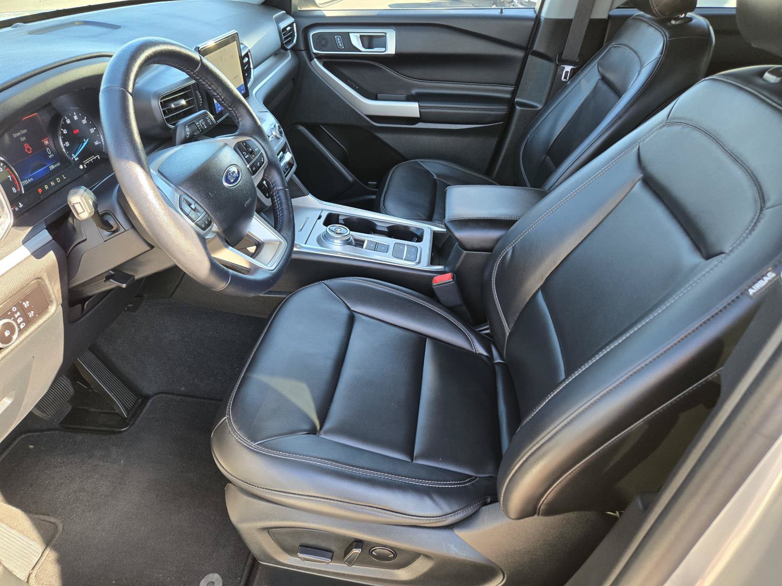 Used 2023 Ford Explorer XLT w/ Equipment Group 202A RWD image 16