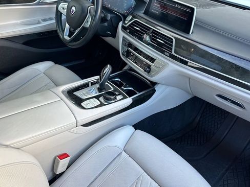 Used 2022 BMW ALPINA B7 xDrive w/ Luxury Rear Seating Package image 16