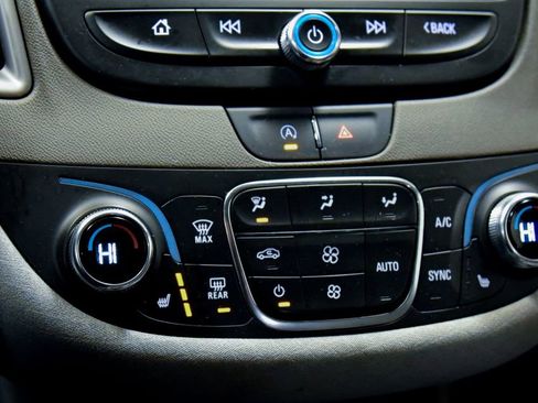 Used 2022 Chevrolet Malibu LT image 21