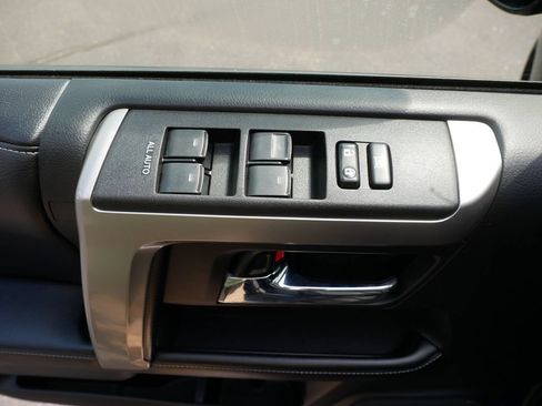 Used 2016 Toyota 4Runner SR5 Premium AWD/4WD image 17