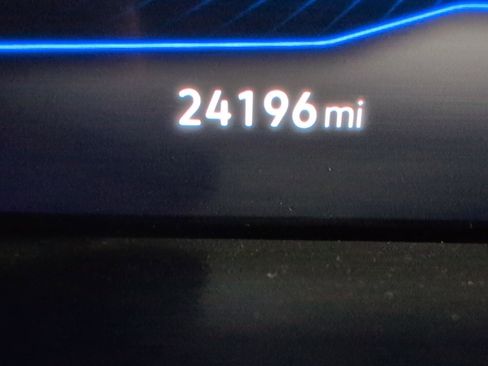 Used 2023 Volkswagen Tiguan SE w/ Panoramic Sunroof Package image 15