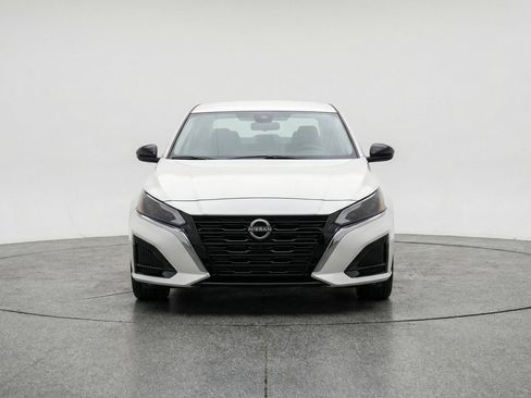 Used 2025 Nissan Altima 2.5 SV FWD image 2