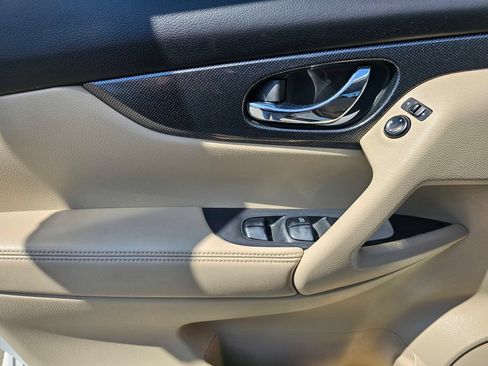 Used 2016 Nissan Rogue FWD image 23